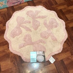 Mellow & Mod Coquette Pink Bow Decorative round scallop rug 30” x 30”